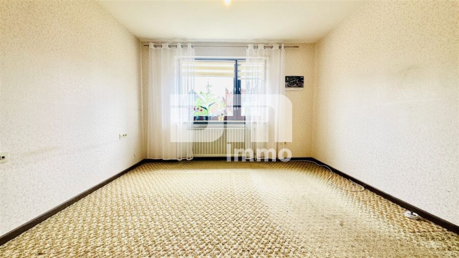 Solider Familien-Bungalow mit großem Potenzial in ruhiger Lage mit Wintergarten und Garage - EG Schlafzimmer 1